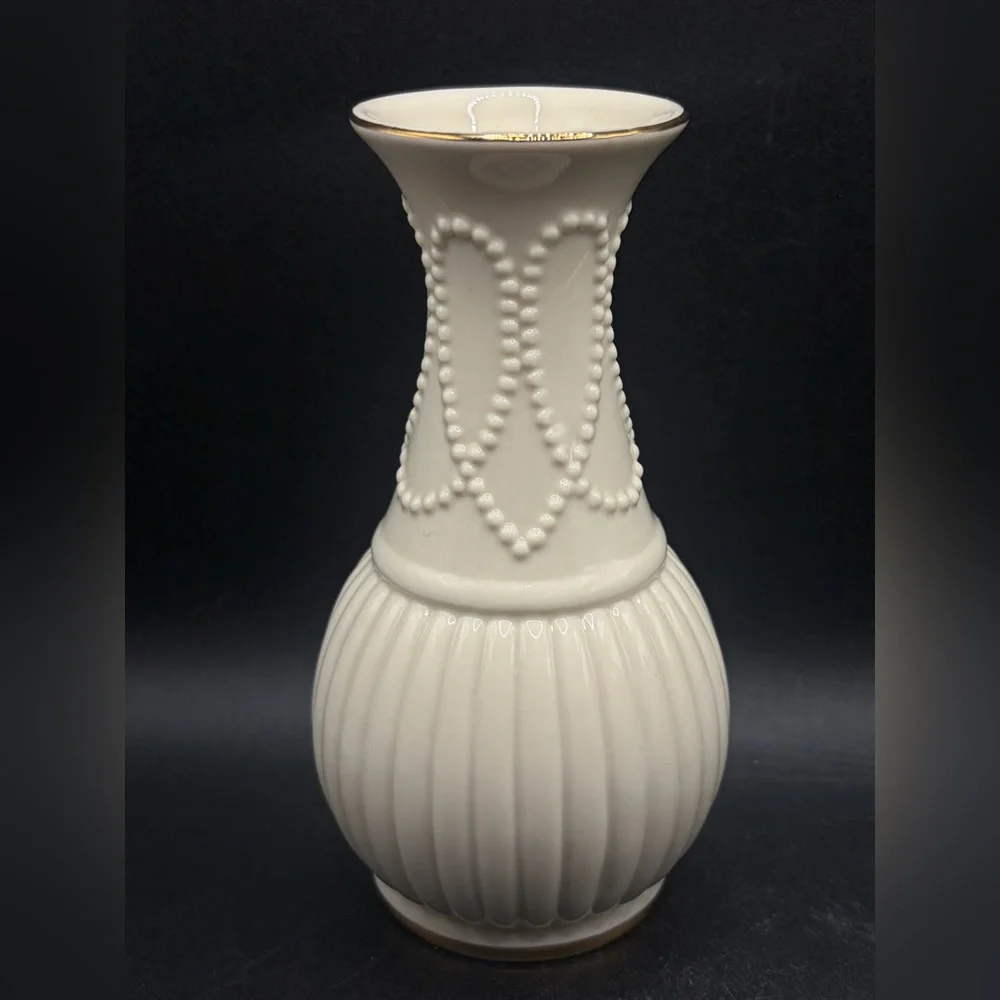 Lenox Ivory Beaded Porcelain Gold Tone Trim Tabletop Bud Vase Vessel Tableware